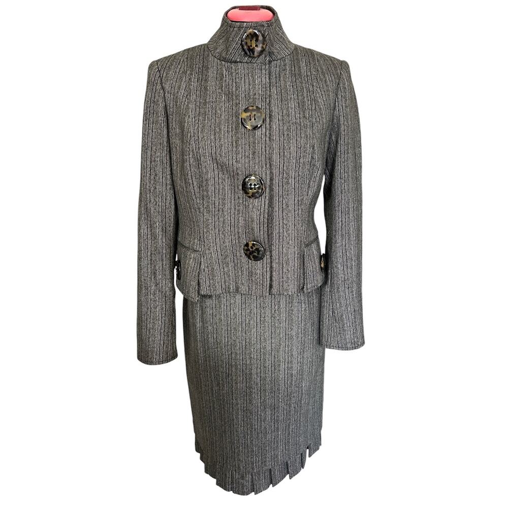 Carlisle Wool Blend 3 Piece Suit Set Turtle Shell Buttons Pleated‎ Hem Skirt